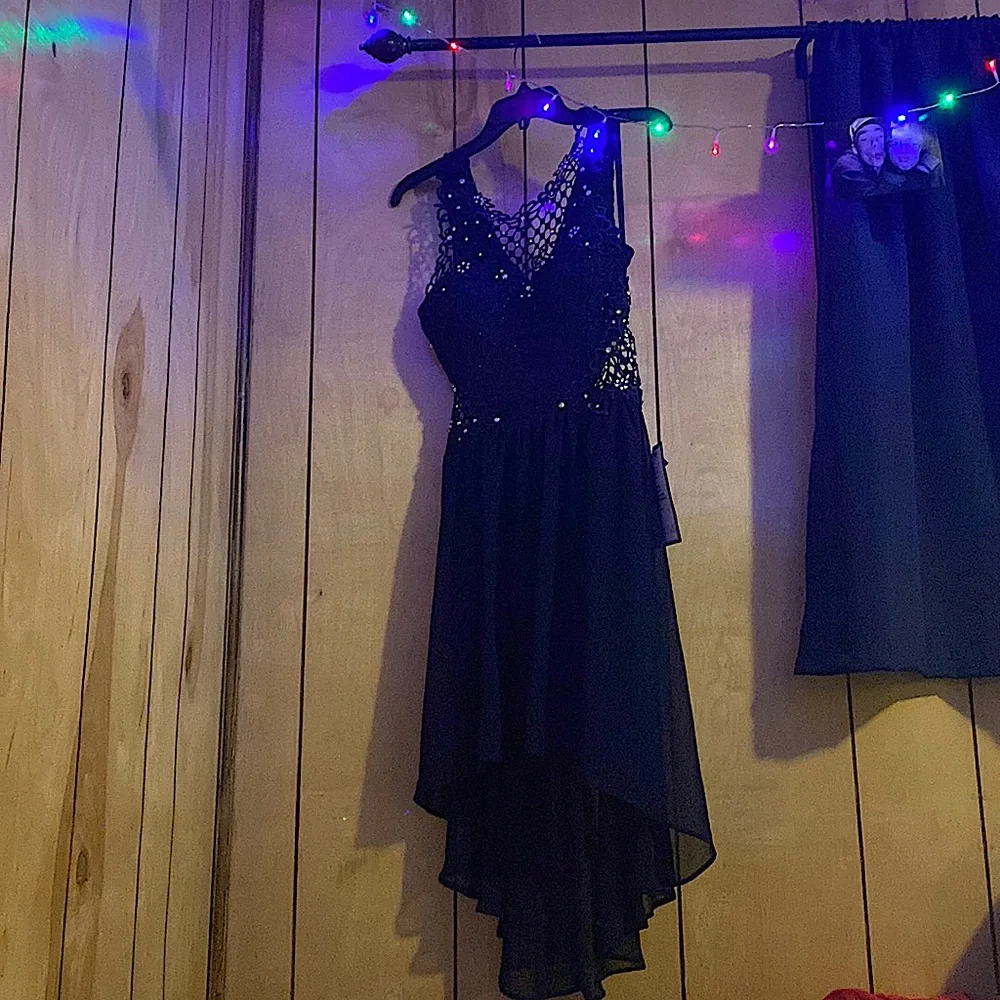 Juniors' Embellished Illusion Tulip Gown - Picture 1 of 3